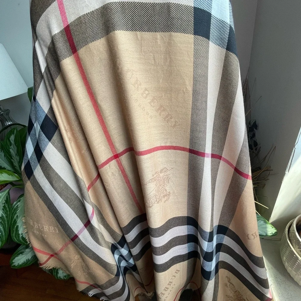 Burberry Prorsum Wrap Shawl. - Picture 4 of 16